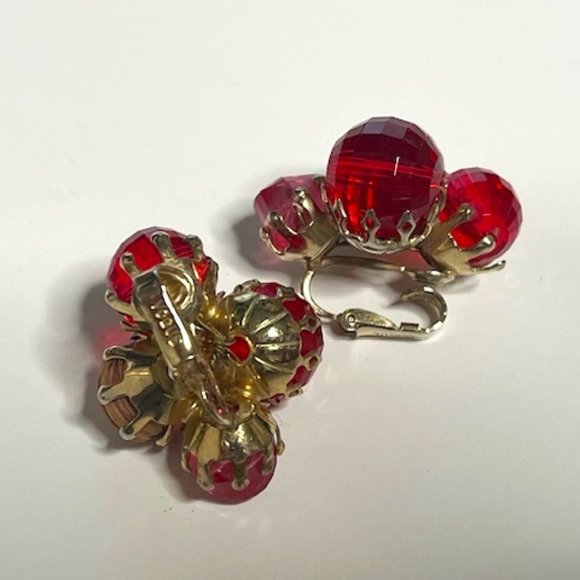 VTG Vogue Red Pink Lucite Beaded Gold Tone Clip On Earrings Signed - Picture 1 of 14